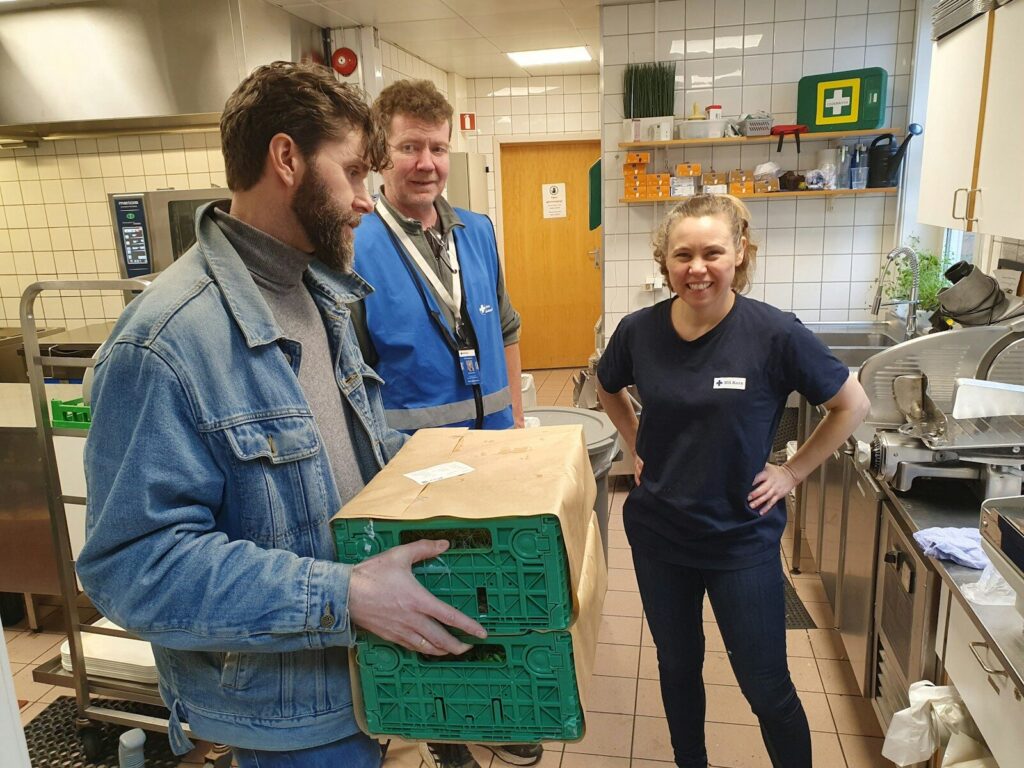 Distribution de colis d'aide alimentaire